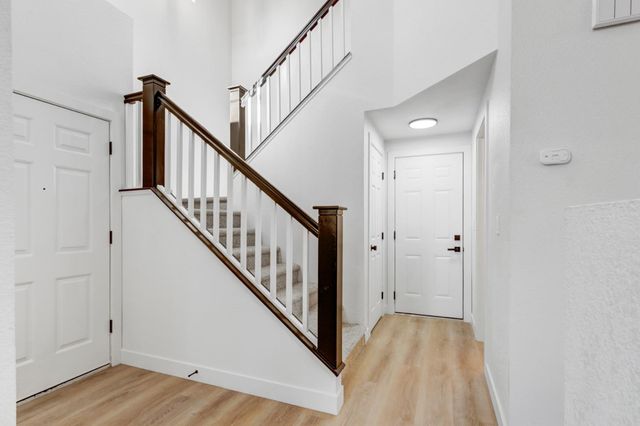 8228 Woods Edge Ln, Elk Grove, CA 95758