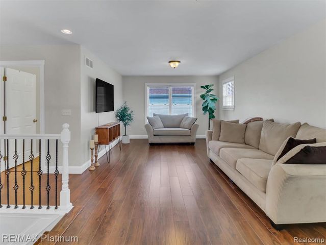 42202 Milton Drive, Belleville, MI 48111