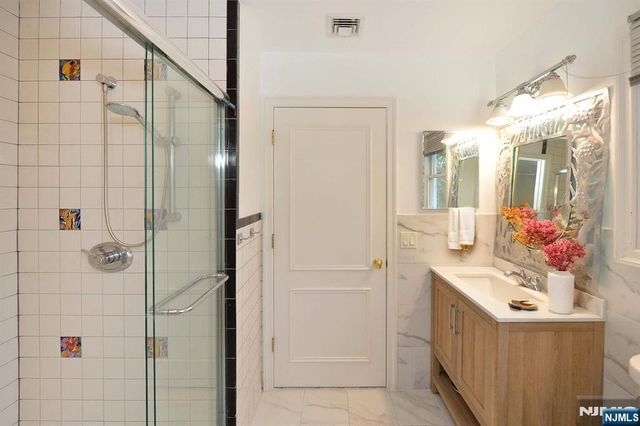 2186 Jones Road, Fort Lee, NJ 07024