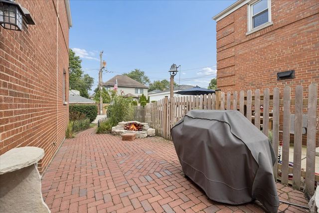 723 S La Grange Road, La Grange, IL 60525