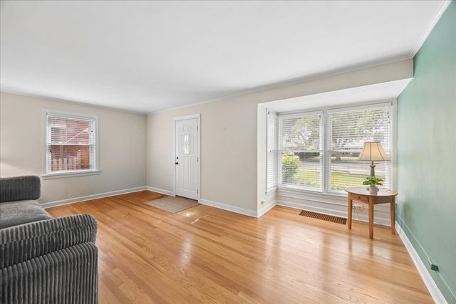 723 S La Grange Road, La Grange, IL 60525