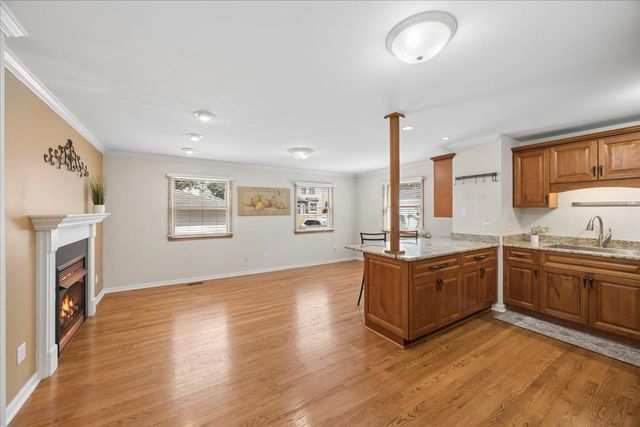 723 S La Grange Road, La Grange, IL 60525