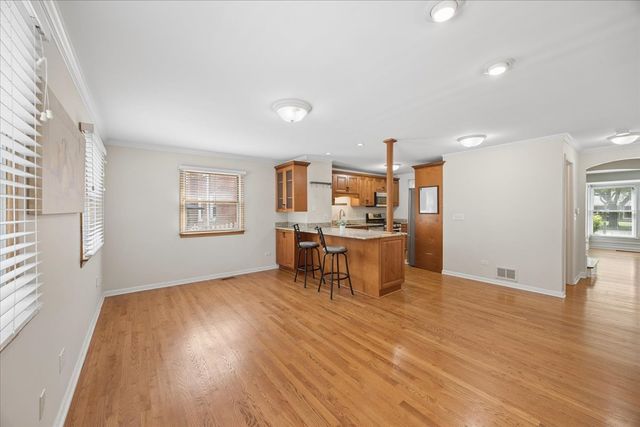 723 S La Grange Road, La Grange, IL 60525