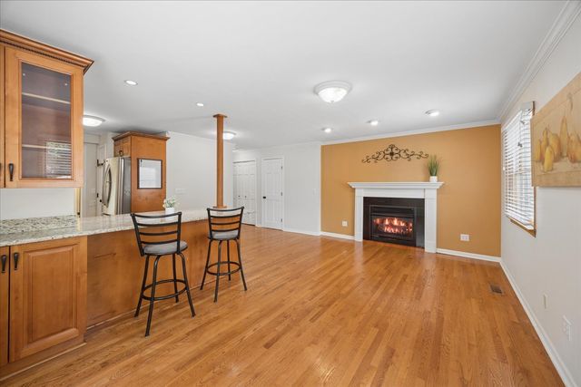 723 S La Grange Road, La Grange, IL 60525