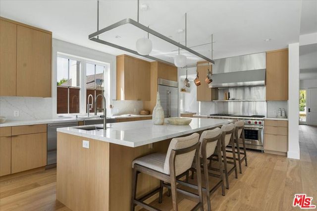 541 S Westgate Avenue, Los Angeles, CA 90049