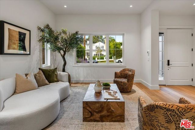 541 S Westgate Avenue, Los Angeles, CA 90049