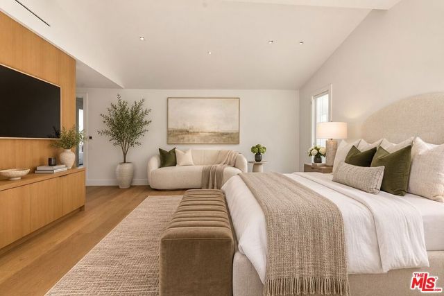 541 S Westgate Avenue, Los Angeles, CA 90049