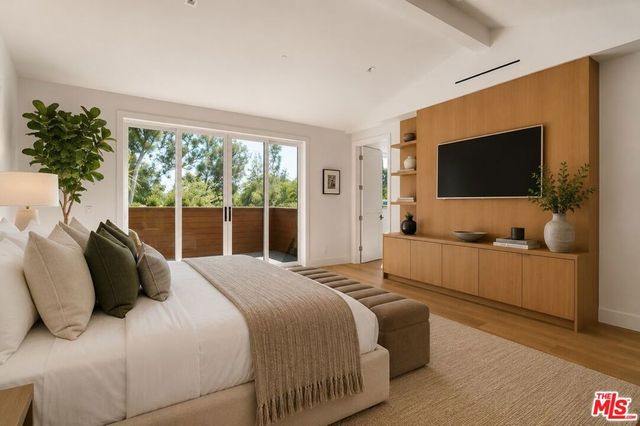 541 S Westgate Avenue, Los Angeles, CA 90049