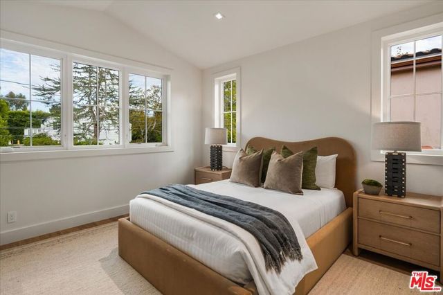 541 S Westgate Avenue, Los Angeles, CA 90049