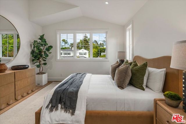 541 S Westgate Avenue, Los Angeles, CA 90049