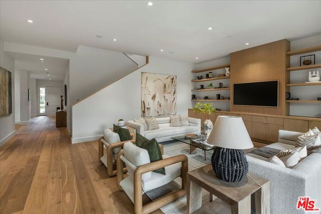 541 S Westgate Avenue, Los Angeles, CA 90049