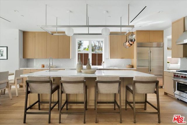 541 S Westgate Avenue, Los Angeles, CA 90049