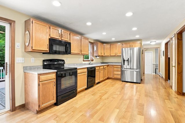 4 Mccann Place, Paxton, MA 01612