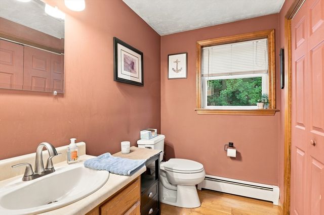 4 Mccann Place, Paxton, MA 01612