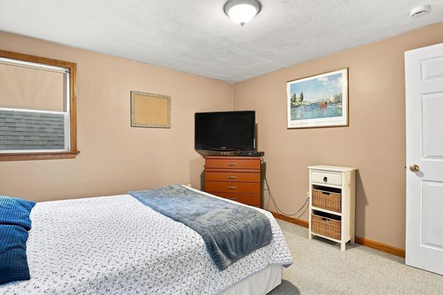 4 Mccann Place, Paxton, MA 01612