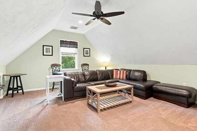 4 Mccann Place, Paxton, MA 01612