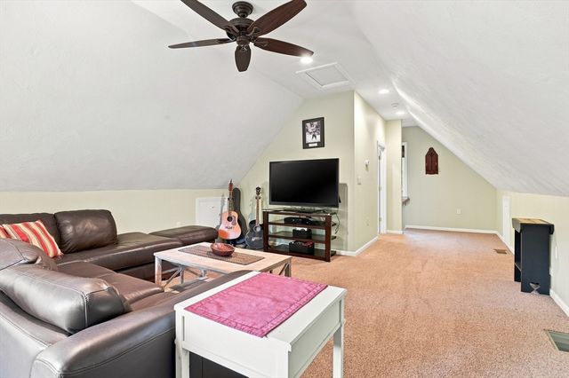 4 Mccann Place, Paxton, MA 01612