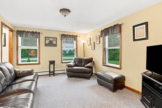4 Mccann Place, Paxton, MA 01612