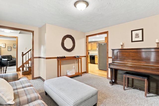 4 Mccann Place, Paxton, MA 01612