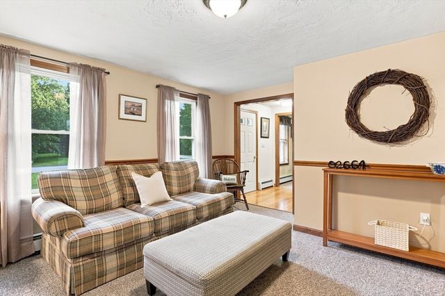 4 Mccann Place, Paxton, MA 01612