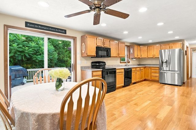4 Mccann Place, Paxton, MA 01612