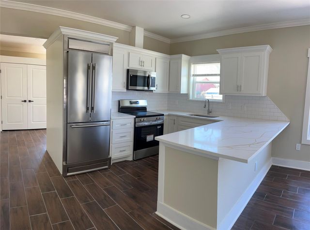 1148 Panama Street, Houston, TX 77009