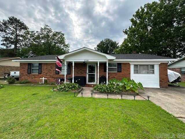 1210 S Center Street, Lonoke, AR 72086