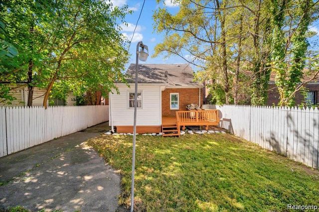 16608 Mansfield Street, Detroit, MI 48235