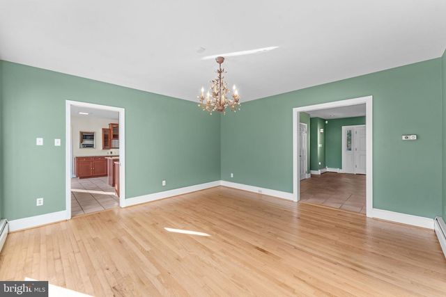 901 WALKER RD, Great Falls, VA 22066