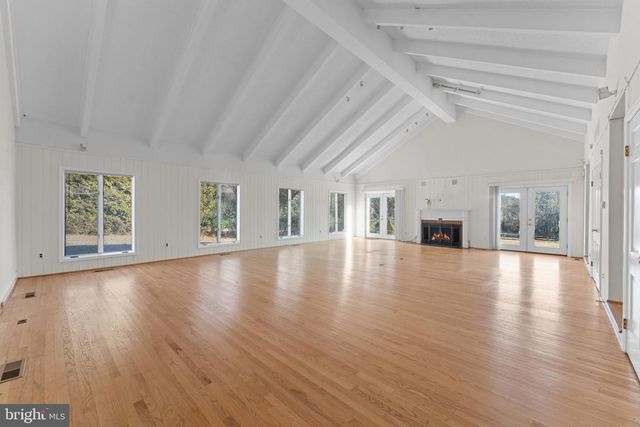 901 WALKER RD, Great Falls, VA 22066