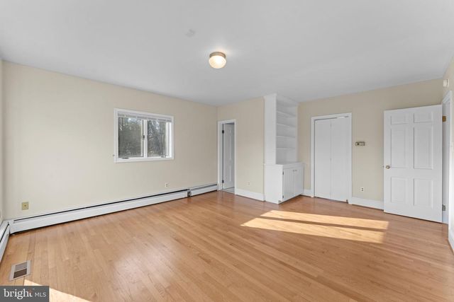 901 WALKER RD, Great Falls, VA 22066