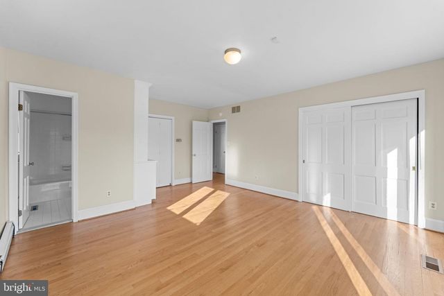 901 WALKER RD, Great Falls, VA 22066