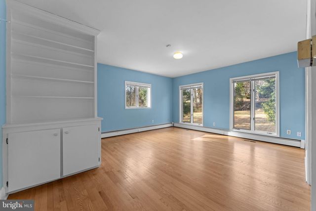 901 WALKER RD, Great Falls, VA 22066