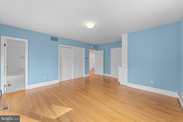 901 WALKER RD, Great Falls, VA 22066