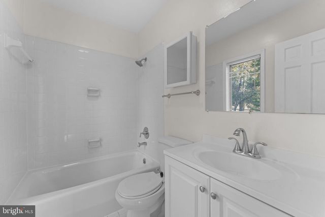 901 WALKER RD, Great Falls, VA 22066