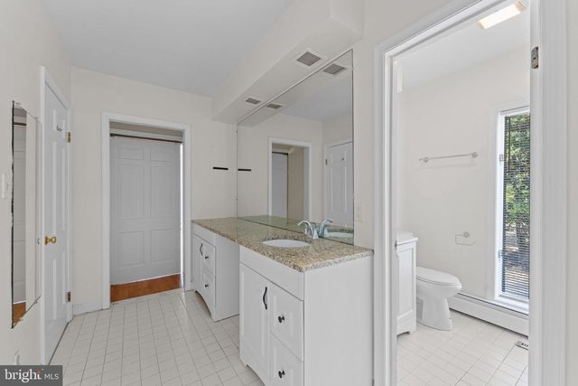 901 WALKER RD, Great Falls, VA 22066