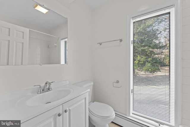 901 WALKER RD, Great Falls, VA 22066