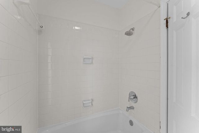 901 WALKER RD, Great Falls, VA 22066