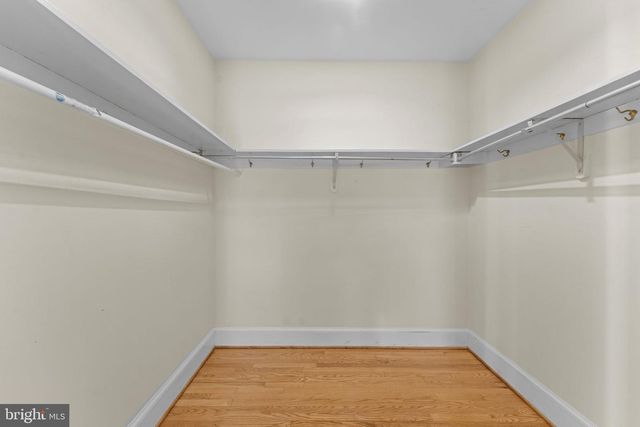 901 WALKER RD, Great Falls, VA 22066