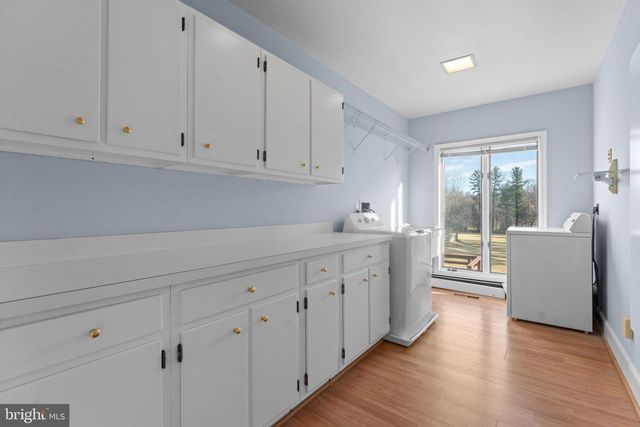 901 WALKER RD, Great Falls, VA 22066