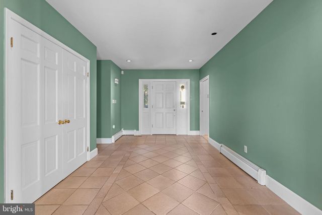 901 WALKER RD, Great Falls, VA 22066