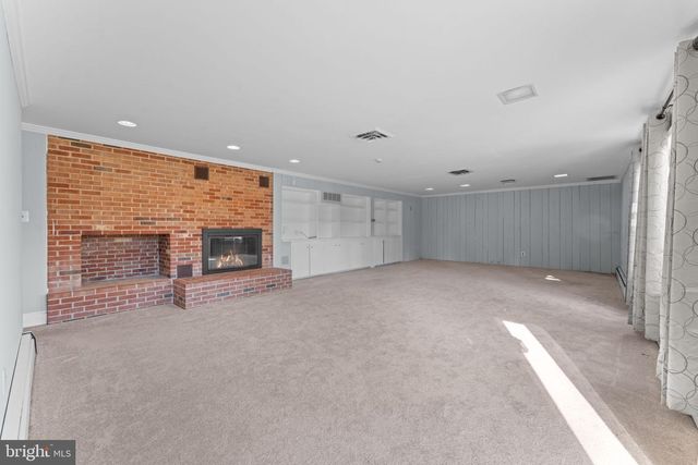 901 WALKER RD, Great Falls, VA 22066