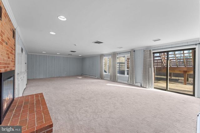 901 WALKER RD, Great Falls, VA 22066