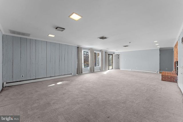 901 WALKER RD, Great Falls, VA 22066