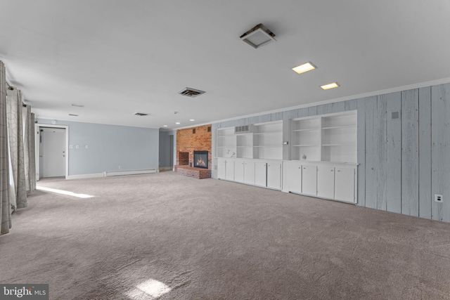 901 WALKER RD, Great Falls, VA 22066