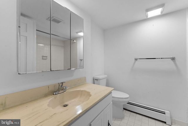 901 WALKER RD, Great Falls, VA 22066