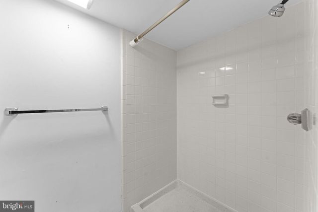 901 WALKER RD, Great Falls, VA 22066