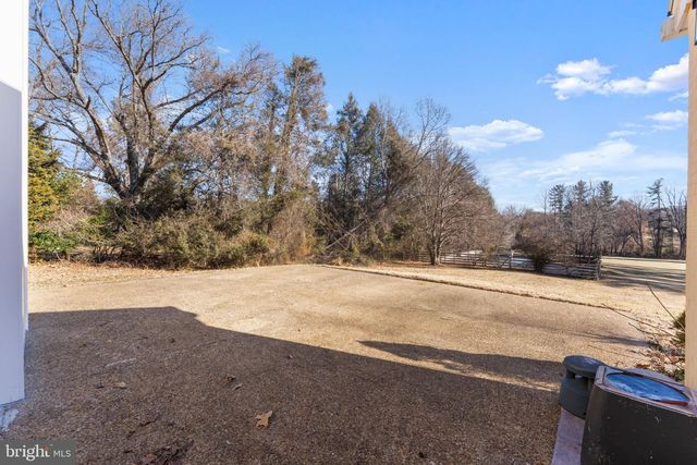 901 WALKER RD, Great Falls, VA 22066