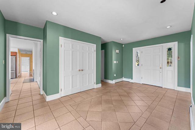 901 WALKER RD, Great Falls, VA 22066