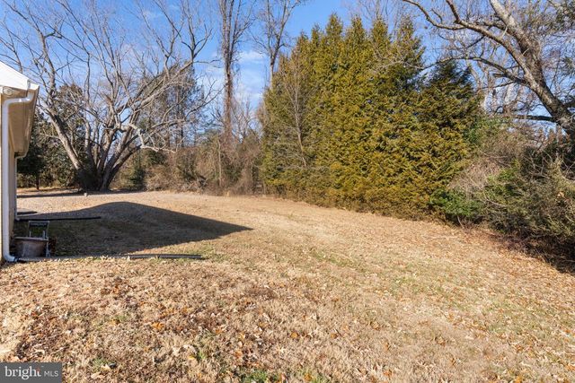 901 WALKER RD, Great Falls, VA 22066